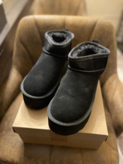 Brand New Classic Mini Platform Boots Women’s 40 but fits like an 8.5
