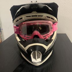 6D full face helmet with Pink Oakley Goggles