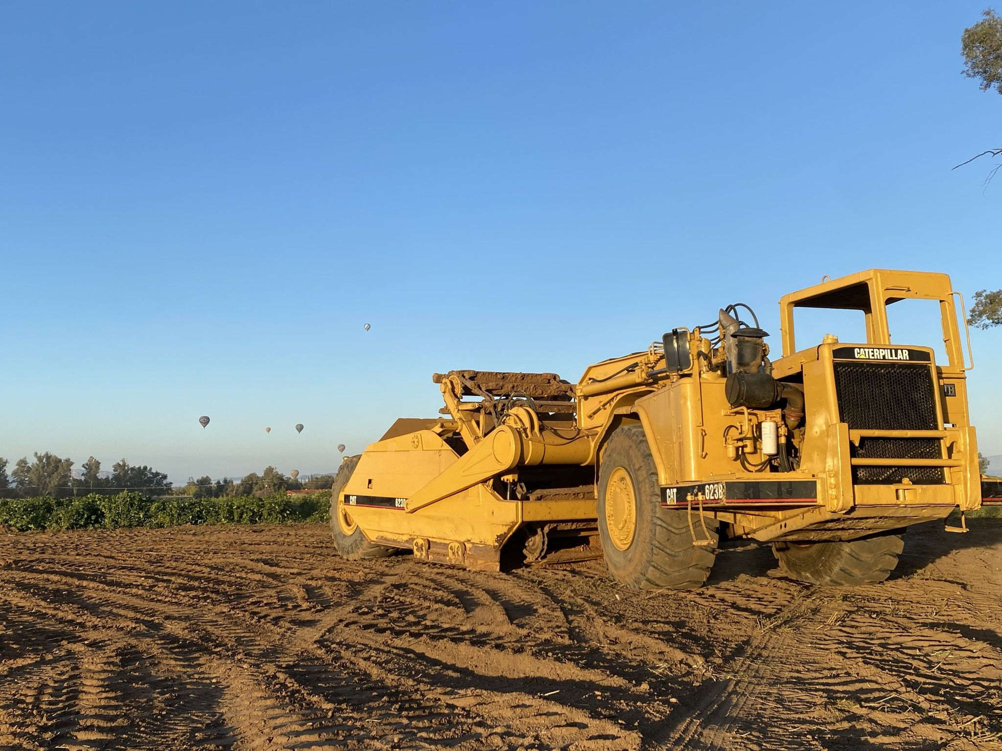 CAT 623 Scraper