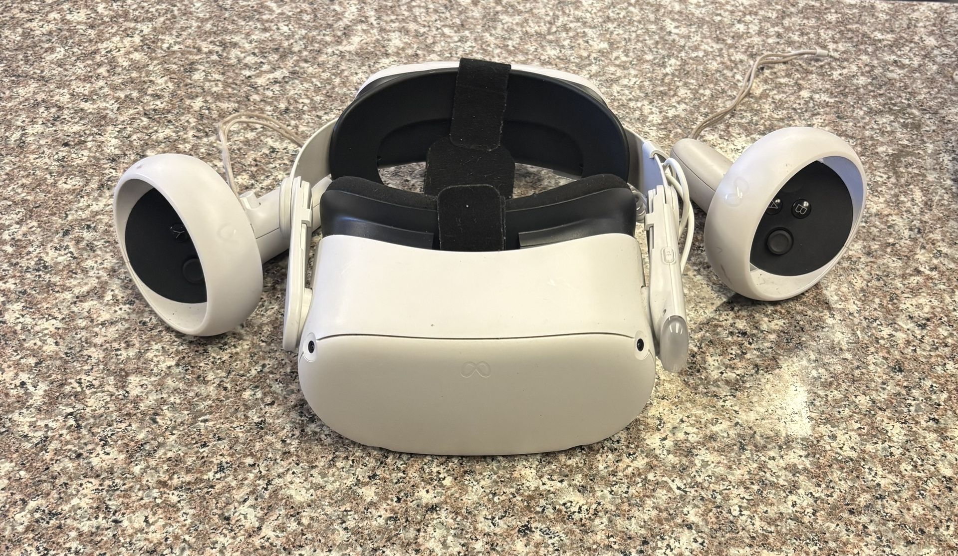 “Meta Quest 2 VR Headset – Great Condition + Accessories!”
