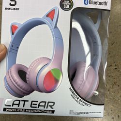 NWT Cat Ear wireless Bluetooth headphones 