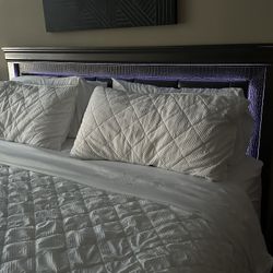 For Sale: Like-New King Bedroom Set