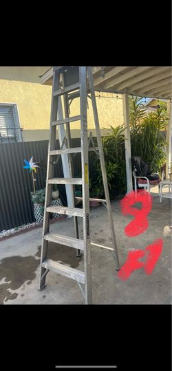 Excellent condition, 8 feet heavy duty aluminum ladders