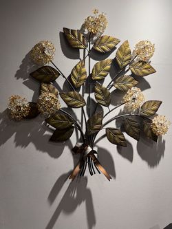 Metal Wall Hanging 29x28 Floral Theme