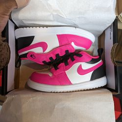 Air Jordan 1 Low Pink/White/Black Toddler Size 7c