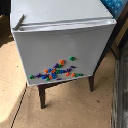 1.7 Cu Mini Fridge