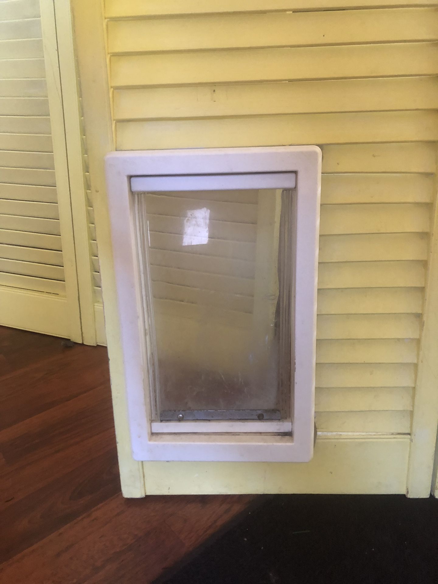 Sliding Lourvered Door With Smalll Dog Or Catt Doggie Door