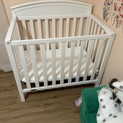 Baby Convertible Crib New