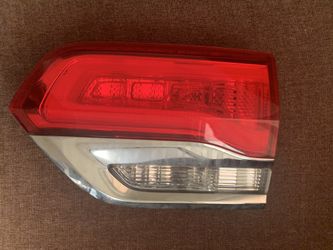 Jeep Cherokee 2015 (left light only)