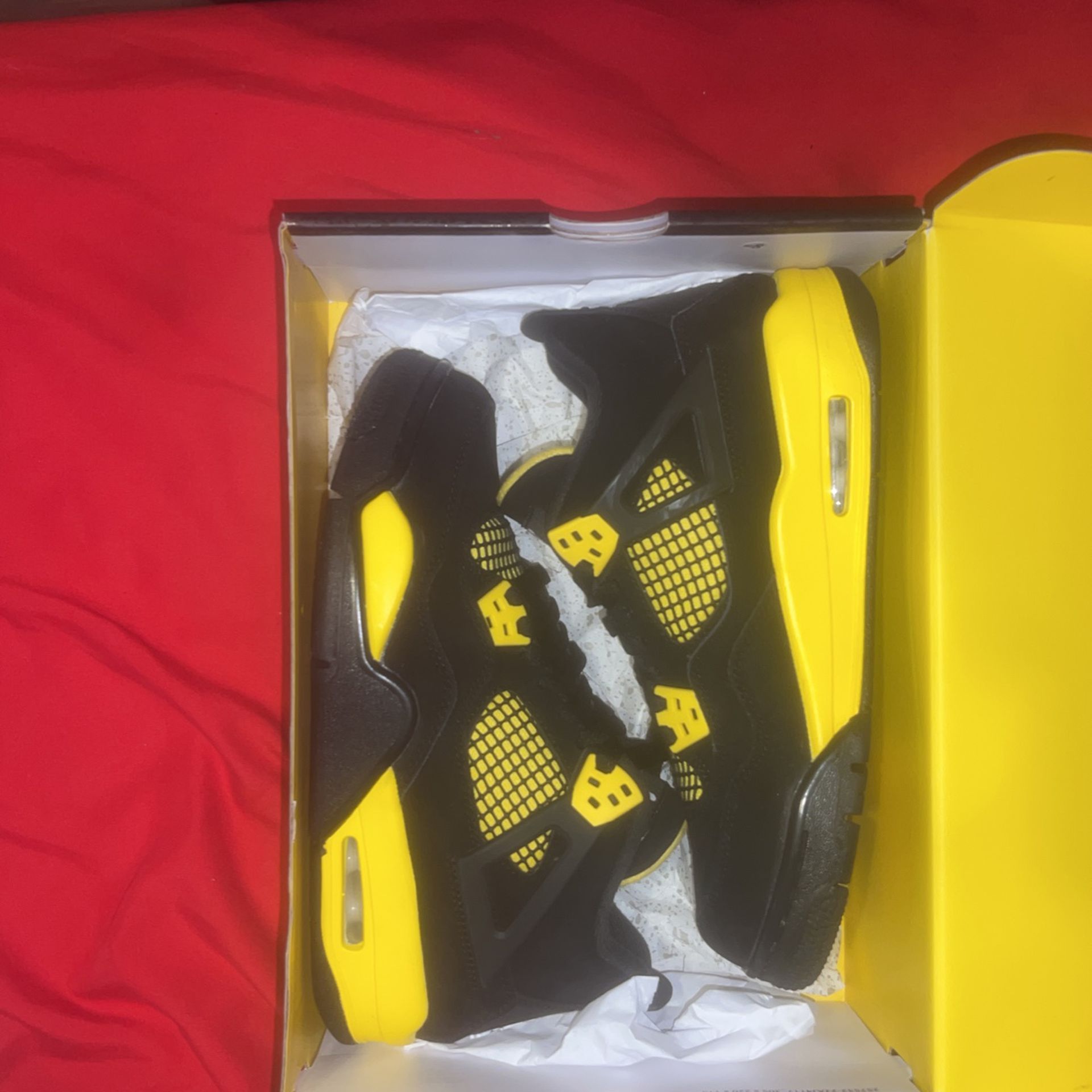 Jordan Retro 4 Yellow thunder Size 6.5Y for Sale in Miami Beach, FL ...