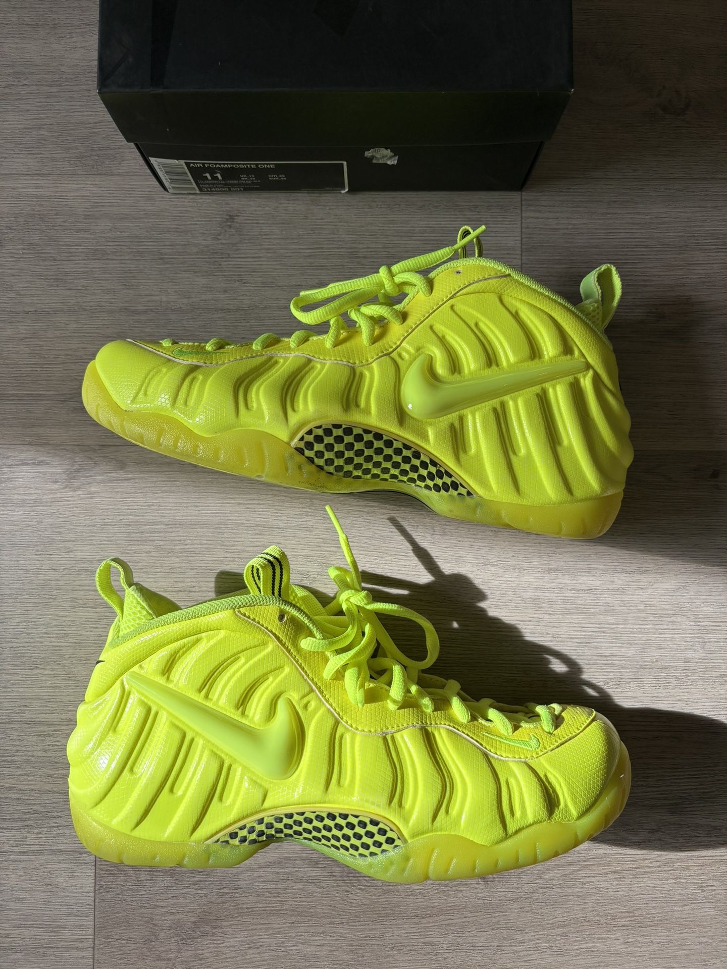Nike foamposite volt hot sale