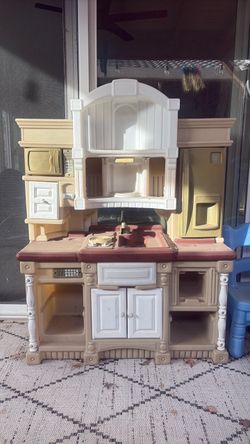 Kids outdoor play kitchen