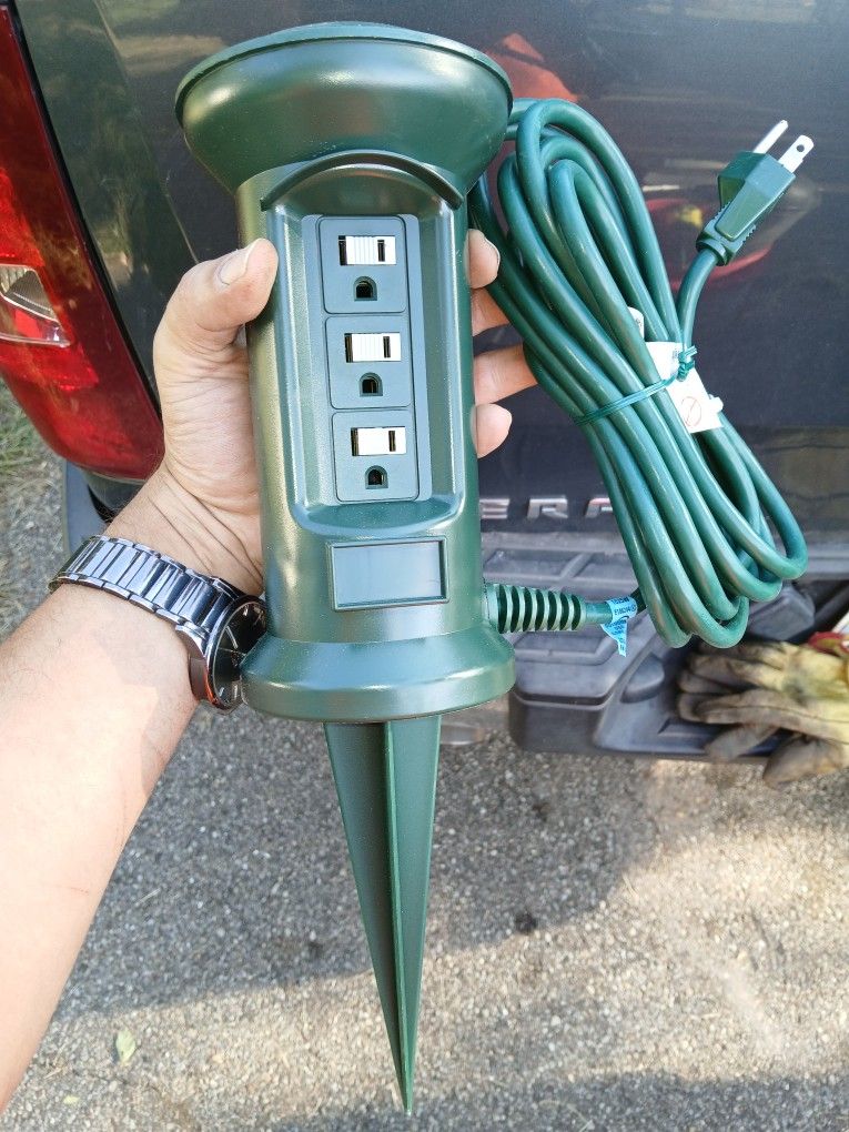 3 OUTLET POWER STAKE - $10