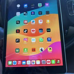 iPad 9th Generation  In Excellent Condition With Charger 