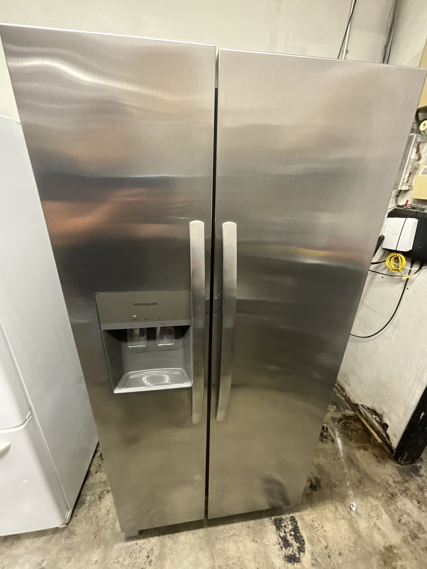 Frigidaire 33inch Wide Side By Side Refrigerator