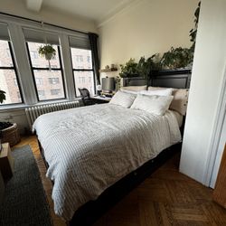 Queen Size Storage Bed frame - 6 Drawer Black