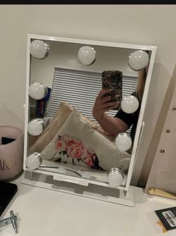 Vanity mirror with lights