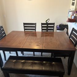 Beautiful 6pc Expandable Dining Set For Sale