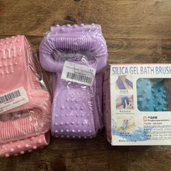 Bundle of Gel bath brush