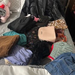 Clothes/bags