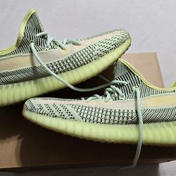 YEEZY BOOST 350 V2 SZ 11