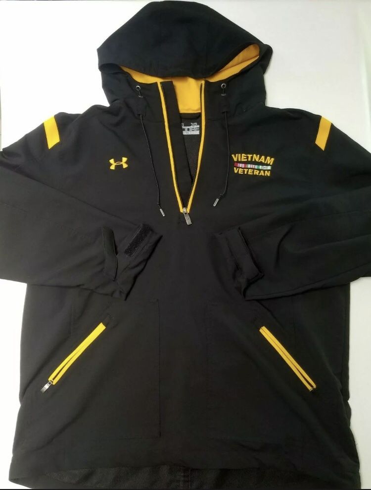 NWOT MENS UNDERARMOUR PULLOVER WINDBREAKER VIETNAM 1/4 ZIP XL ALLSEASONS COAT!