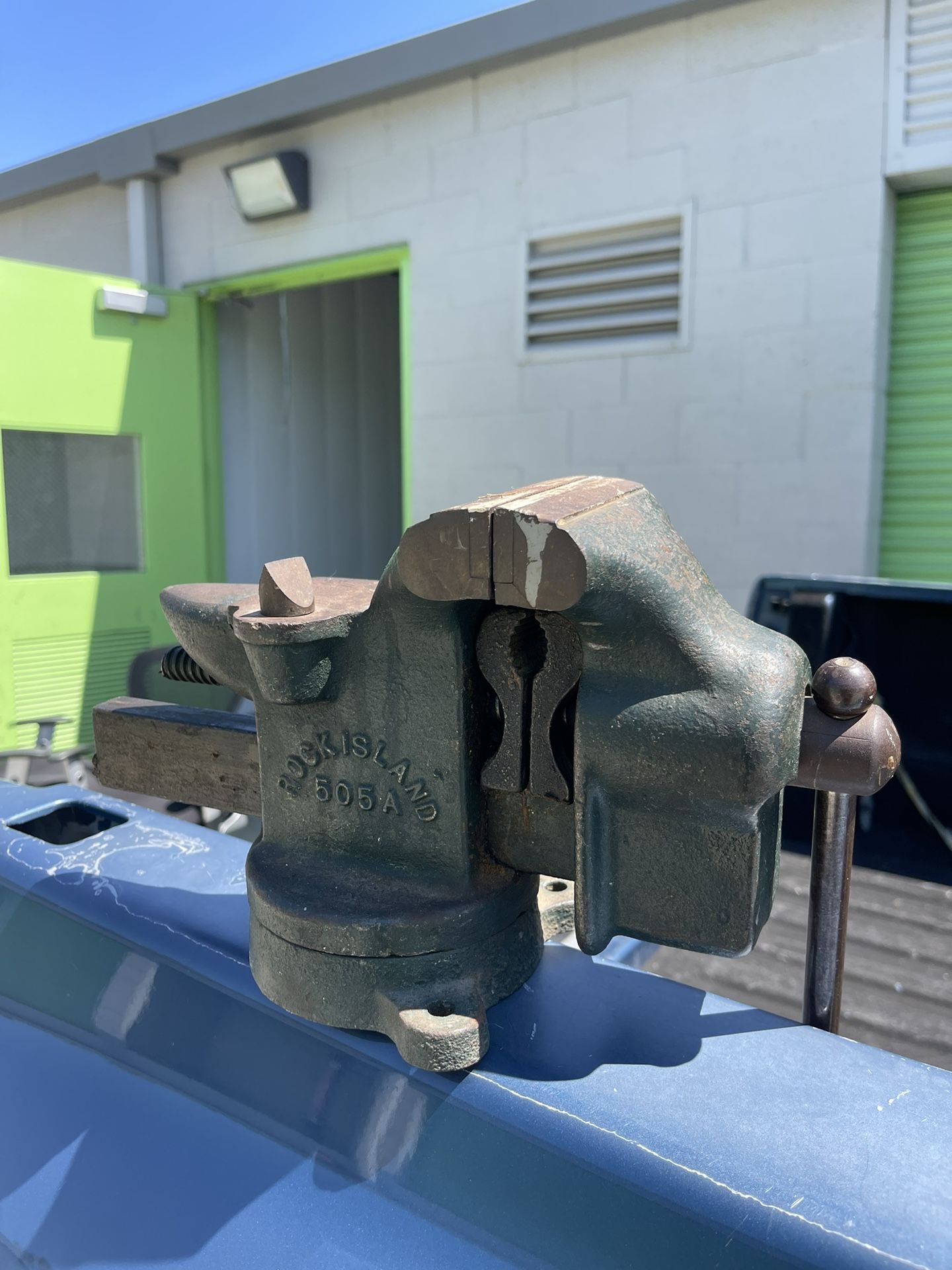 VINTAGE ROCK ISLAND 505A BENCH VISE ANVIL SWIVEL BASE