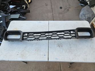 Dodge ram 2500 grille bumper oem