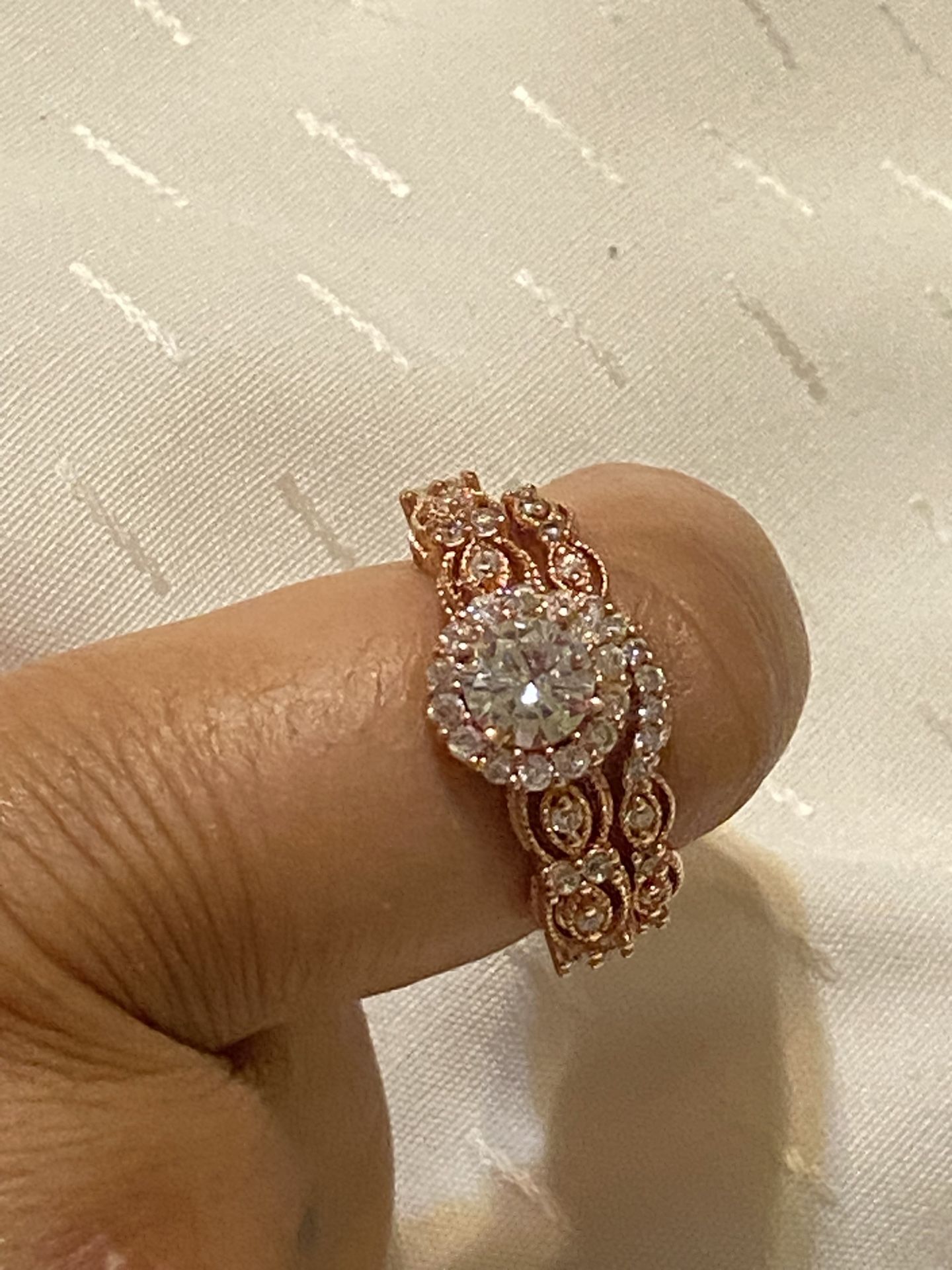 Exquisite, Luxurious, Stunning Rose, Gold Diamond Engagement Ring