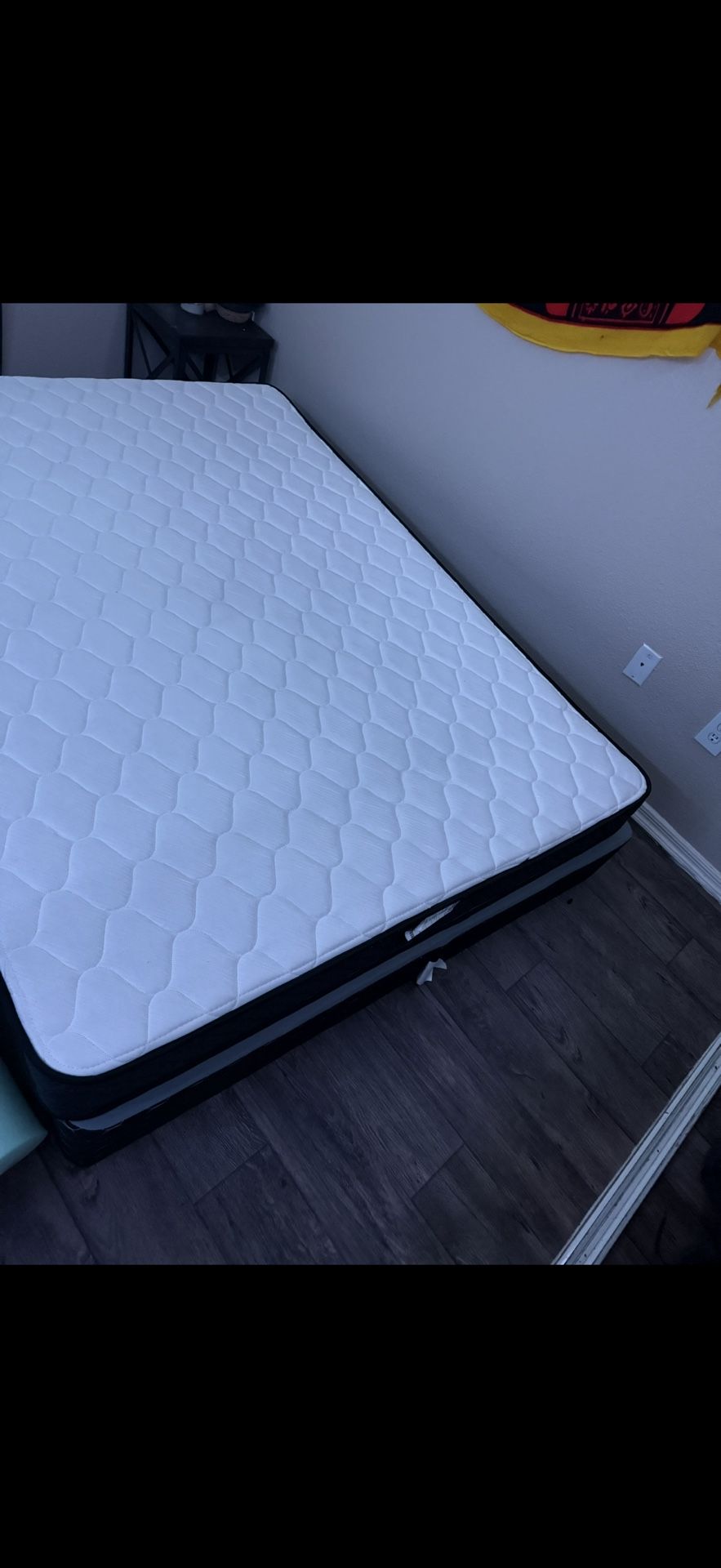 QUEEN BED AND BOX SPRING