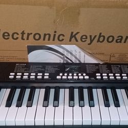 lightweight electronic keyboard designed for beginners