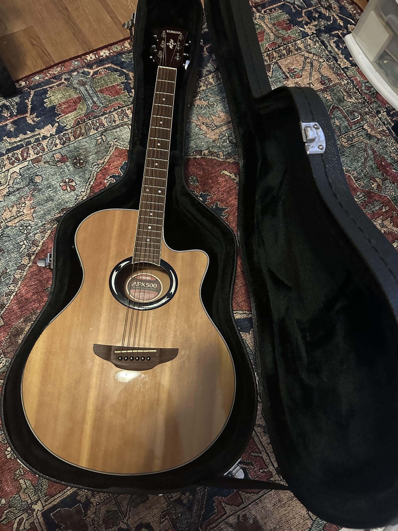 Yamaha APX500 Acoustic/electric Guitar 6string With Hard shell Gator Case