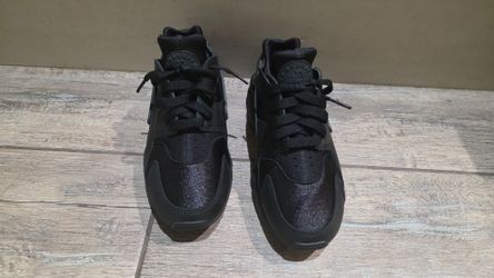 Womens size 6 Nike Air Hurache