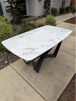 Dinning table