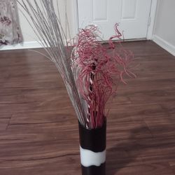 Pretty Vase With Ornament...
