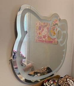 Hello Kitty impression vanity mirror