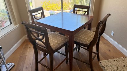 Dinette table and chairs