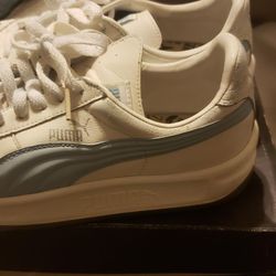 Puma ~ Ladies size 9 1/2