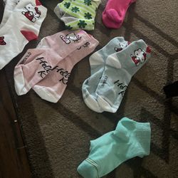 SOCKS WOMEN/TEENS 9 PAIRS BRAND NEW DAVENPORT