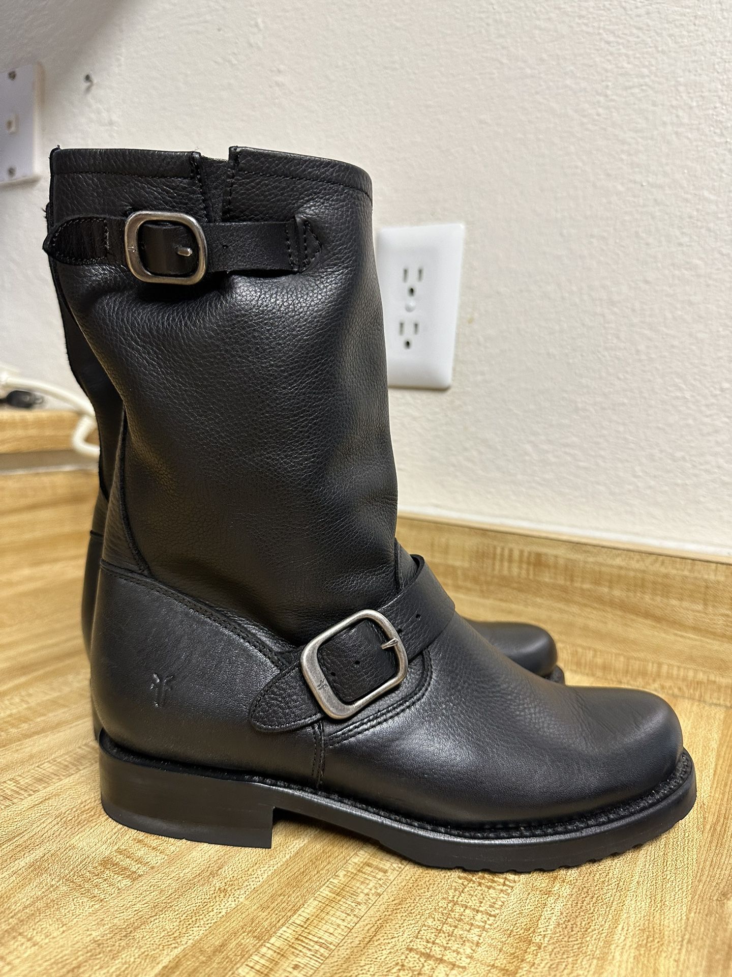 Frye Veronica Short Boot - Black - Size 7.5