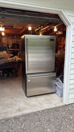 VIKING Fridge.