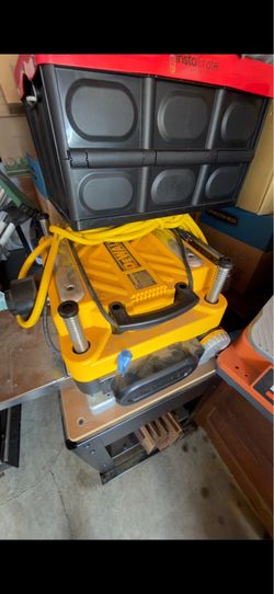 Like-New DeWalt DW735 13" Two-Speed Planer + Roller Stand