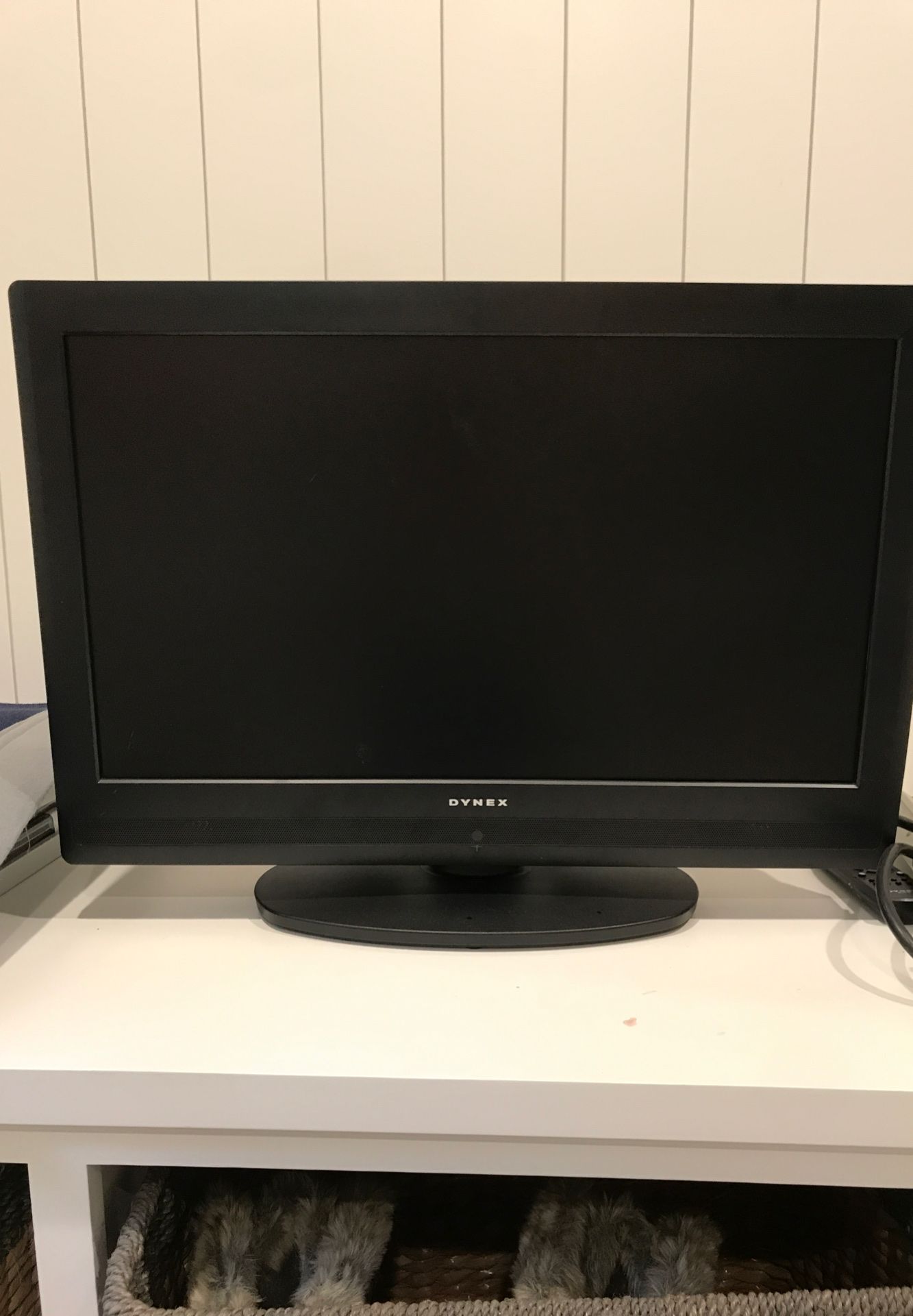 26 in Dynex LCD TV with remote