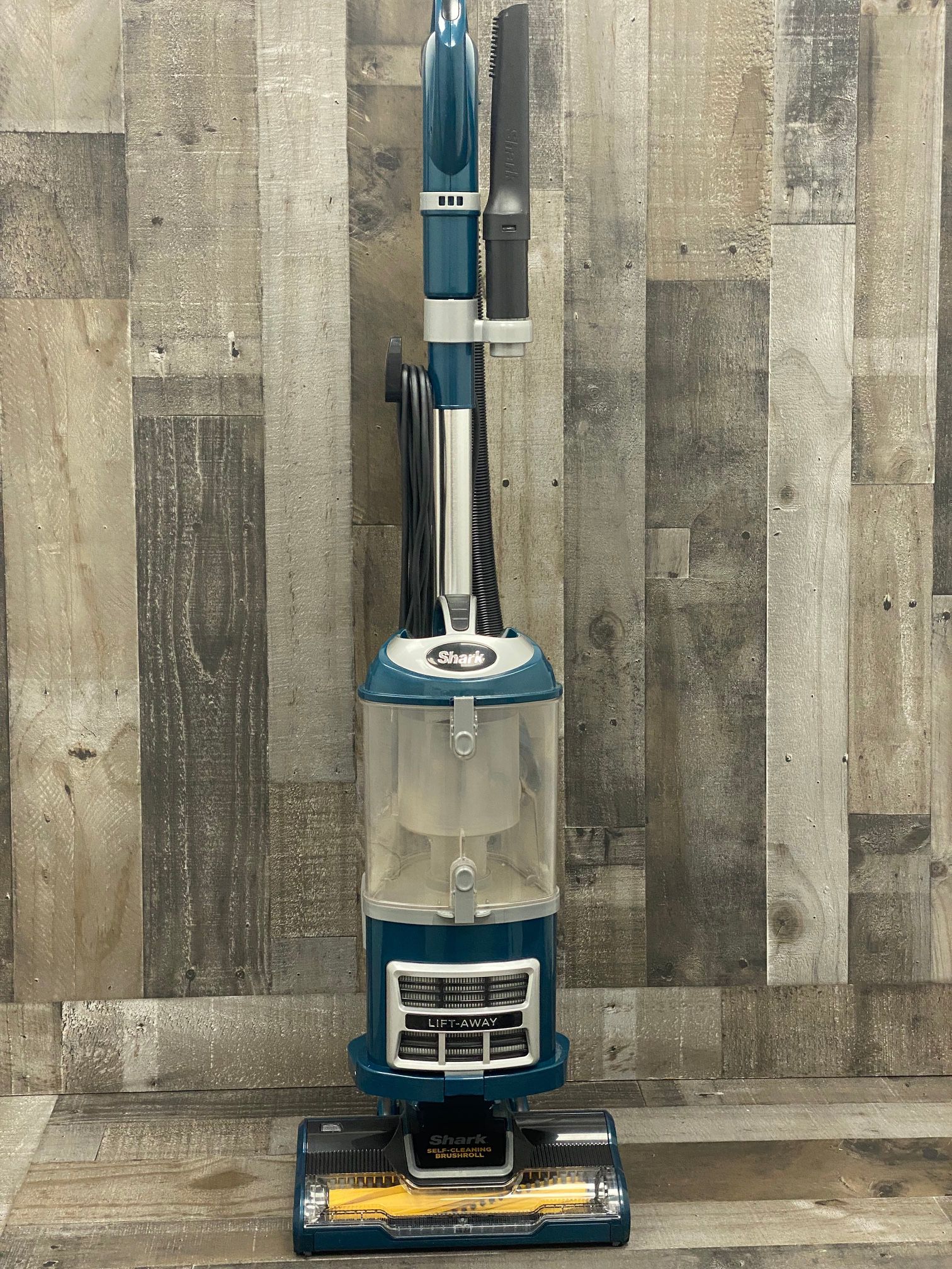 Shark ZU503AMZ Navigator Lift-Away Upright Vacuum with Self-Cleaning Brushroll, HEPA Filter, Swivel Steering