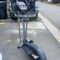 ELLIPTICAL MACHINE GOOD CONDITION 
