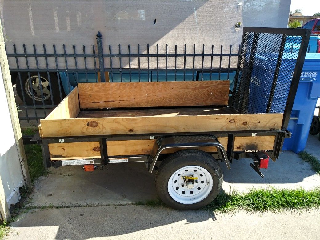 Must $ell, Like New 4-6 Utility Trailer