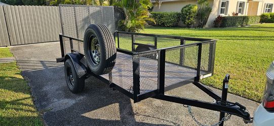 Utility Trailer 2025 Triple Crown 5.5x10 – Like New – $2,600