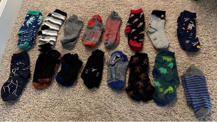 16 pairs of kid socks