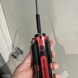 8-IN-1 Light up Screwdriver!