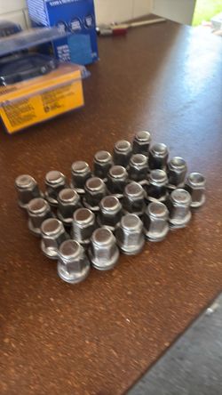 Toyota lug nuts